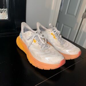 ARAHI 6 HOKAS!!!! Size 7!!!